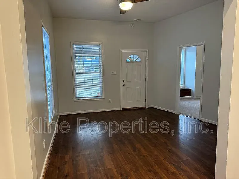 2 bed, 864 sqft, $1,165 — Photo 2