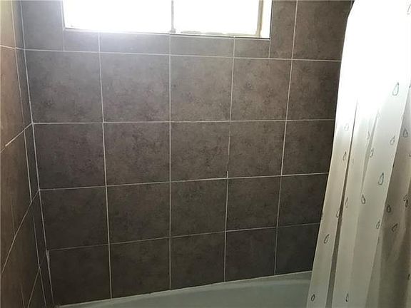 5th image of 3024 Lake Villa Dr