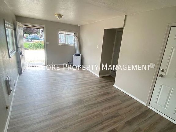 4th image of 128 13th Ave N APT 4
