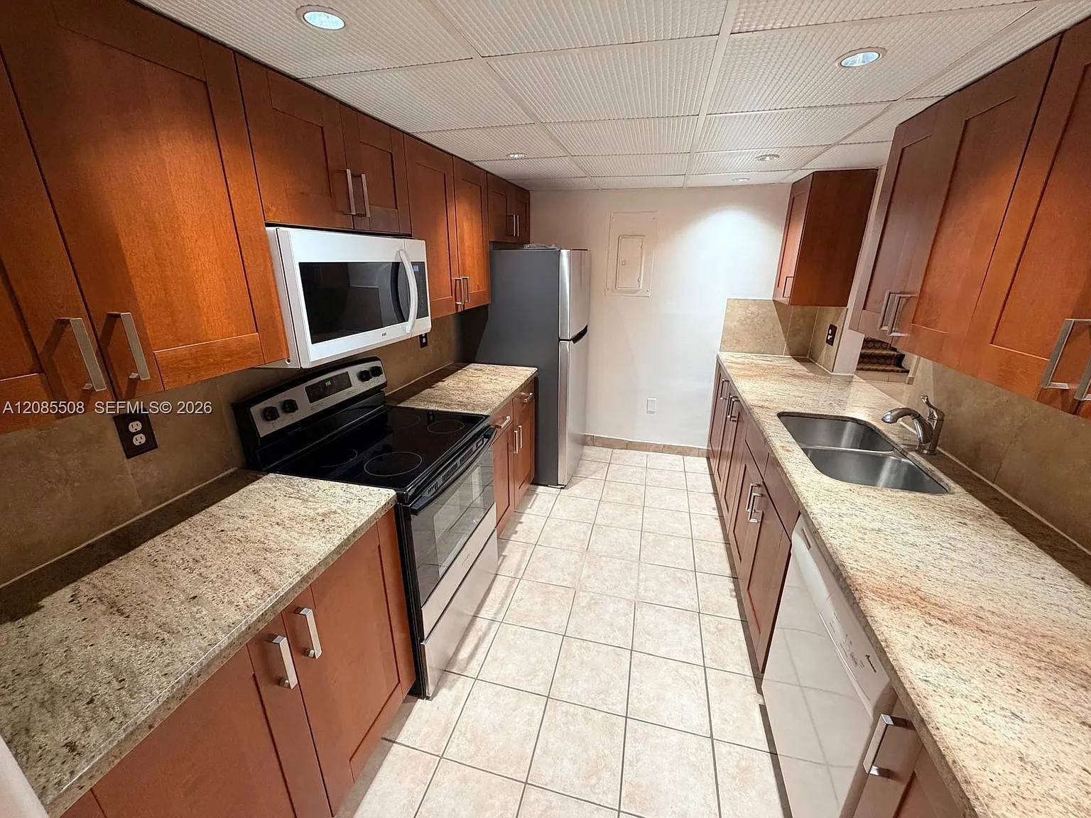Center Court Condominium — Photo 4