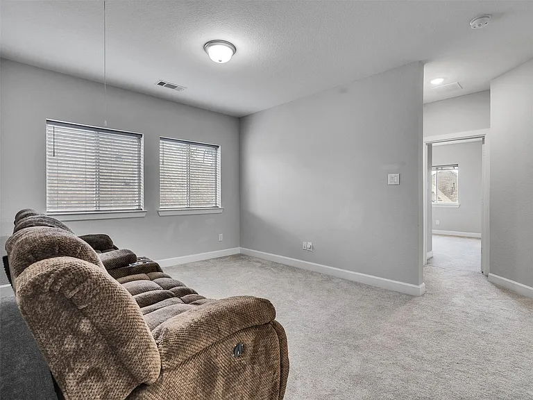32212 Highwood Green Ln — Photo 28