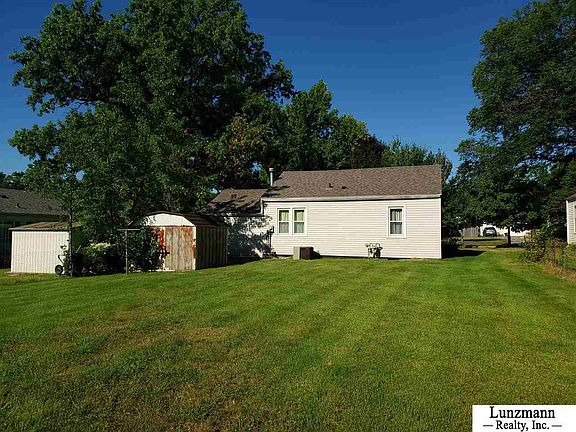 3rd image of 2211 L St