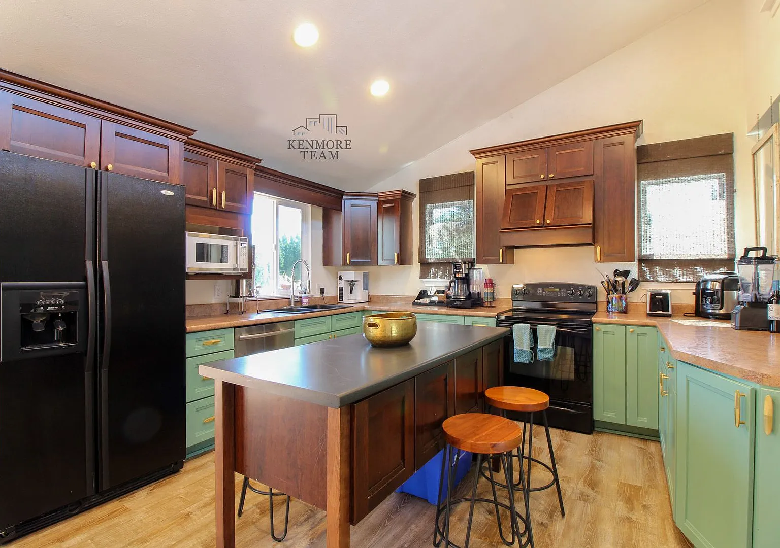 Furnished: 5 Bedroom, 2 Bath Home In Kennewick — Photo 3