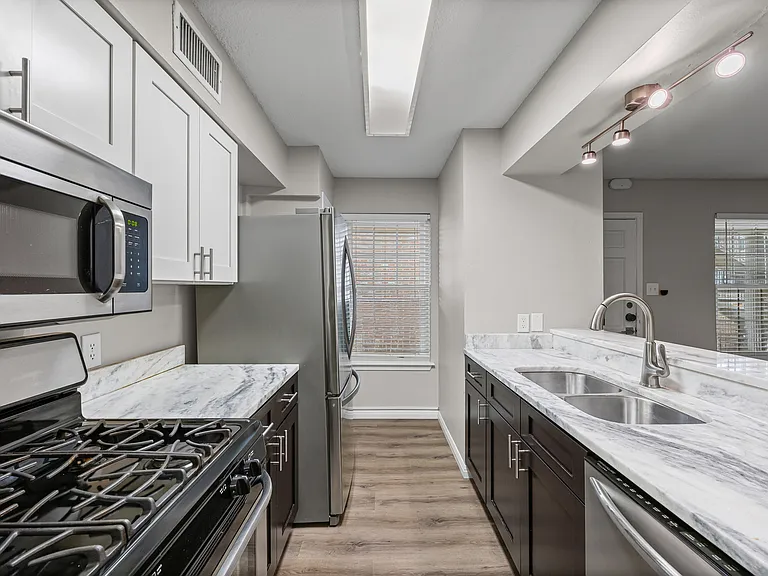 1240 Barton Hills Dr #105 — Photo 21