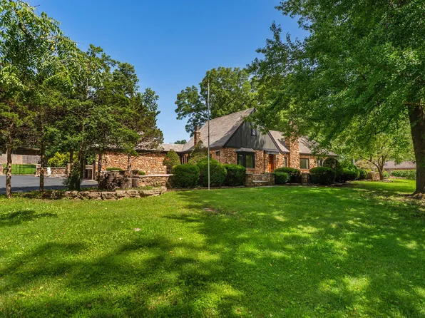 2244 S Edgewater Drive, Springfield, MO 65804