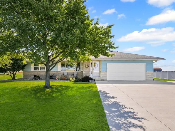 209 W Main St, Royal, IL 61871