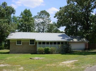 11 Country Oaks Rd, Mchenry, MS 39561
