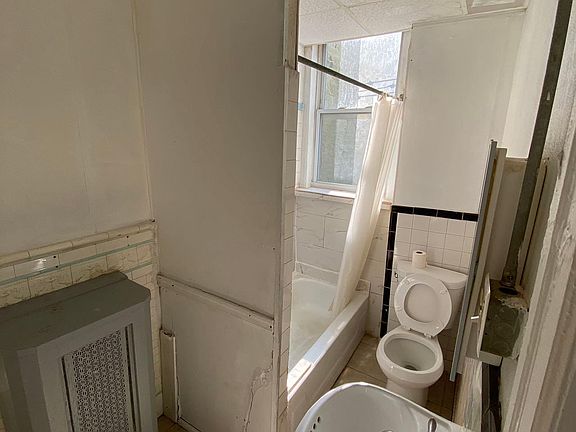 2nd image of 2100 S 8th St Unit 2R