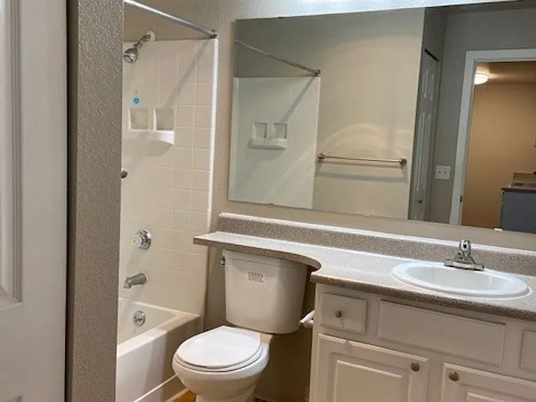 Signature Apartments — Photo 15