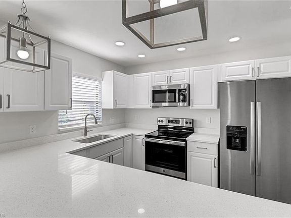 3rd image of 779 108th AVE N