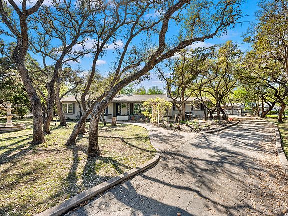 3rd image of 114 Wagon Trail Road