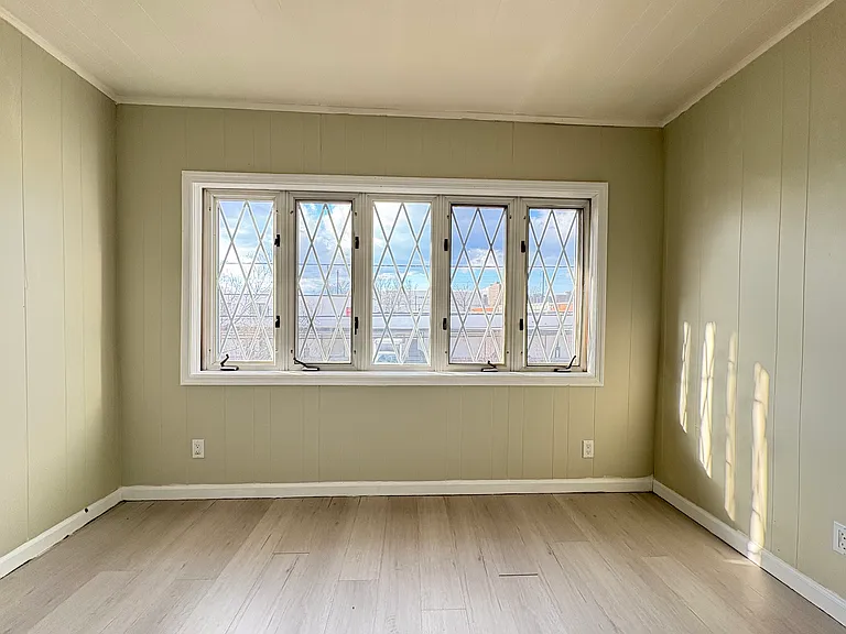 1043 Jefferson Ave #1 — Photo 2