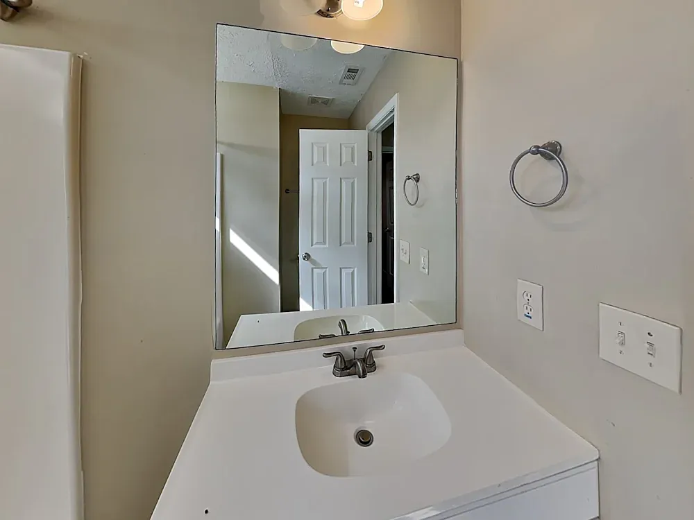 4 bed, 2.5 bath, 2052 sqft, $1,429 — Photo 4