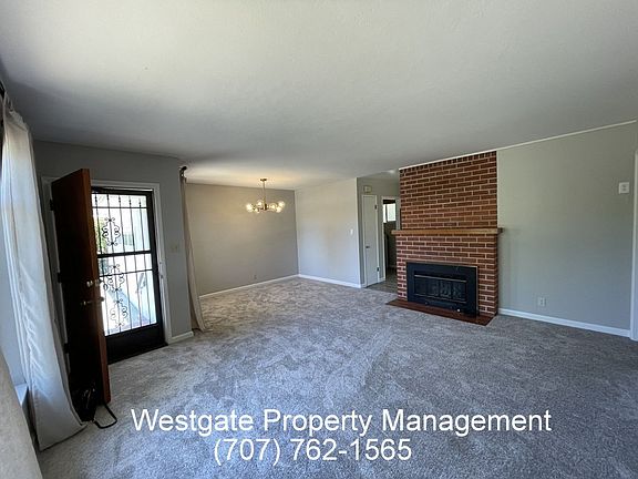 3rd image of 917 Middlefield Dr