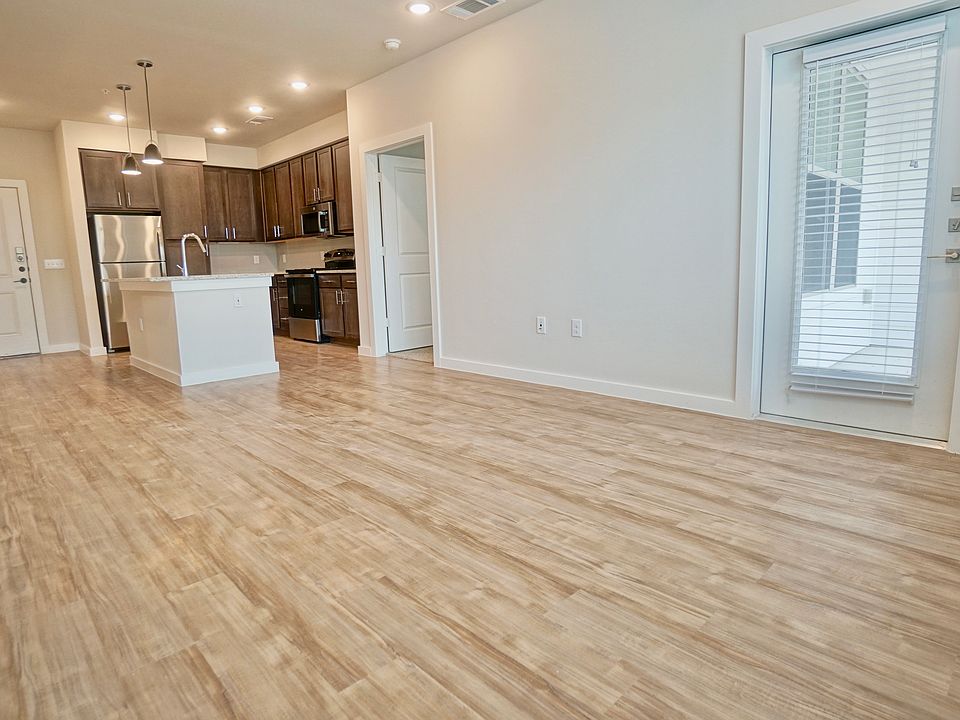 1st image of 1751 Kohlers Xing #11201