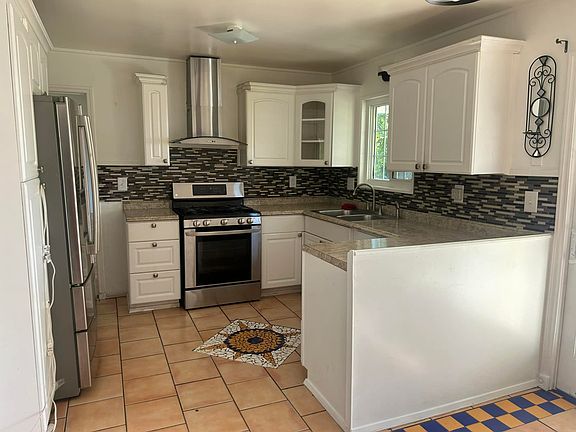 5th image of 3920 El Camino Dr