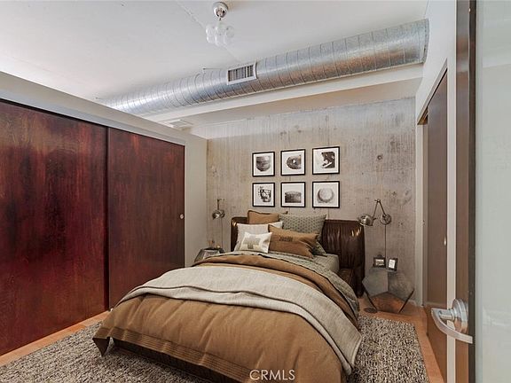 3rd image of 1100-403 S Hope St #1100