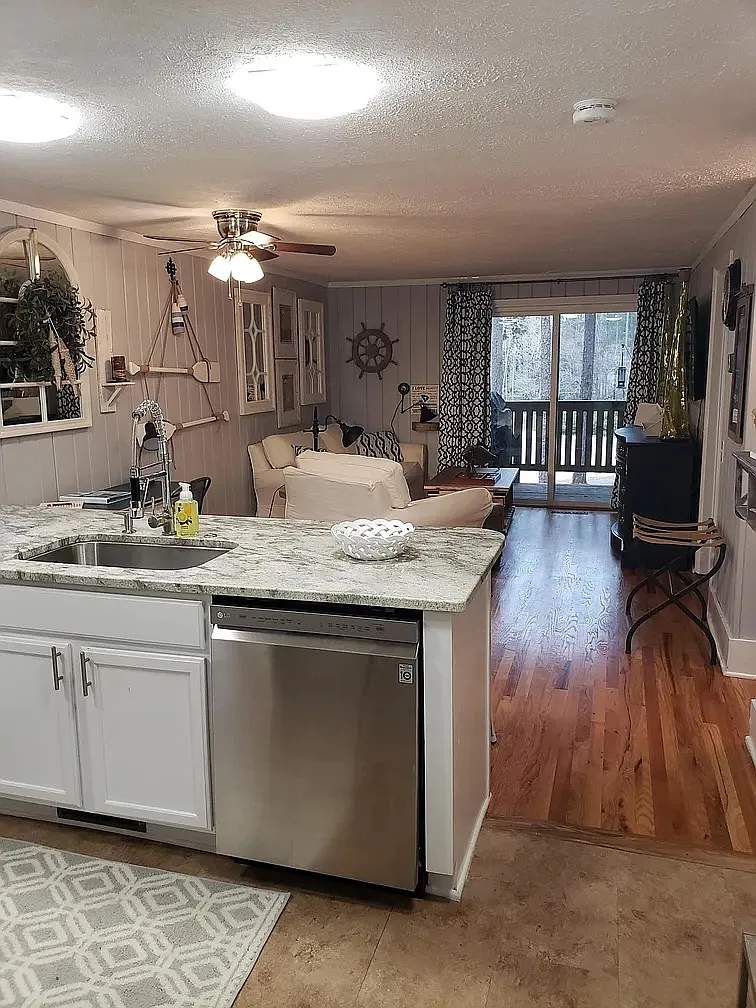 2 bed, 1.0 bath, $1,750 — Photo 3