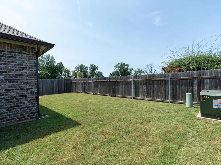 430 Mangrove Ln — Photo 9