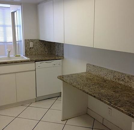 3rd image of 2655 Collins Ave APT 1010