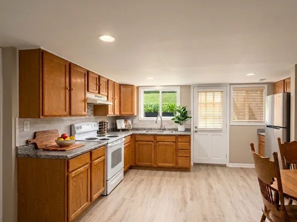 241 Fairwood Rd, Bethany, CT