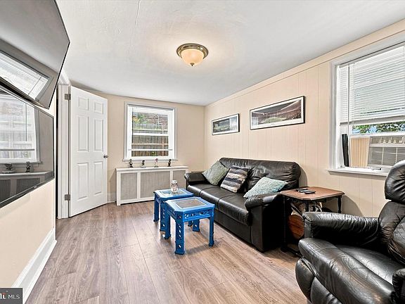 4th image of 407 Jefferson St