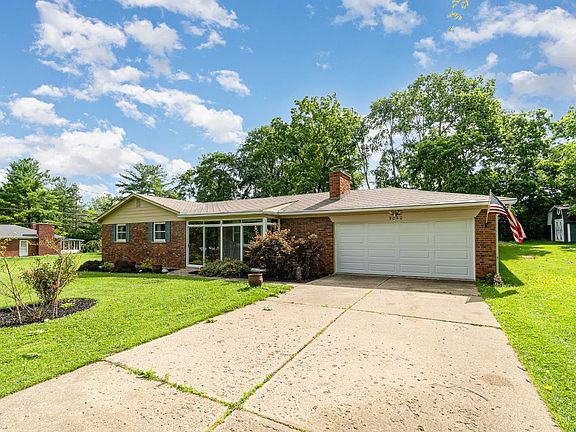 3rd image of 9040 Saxton Dr