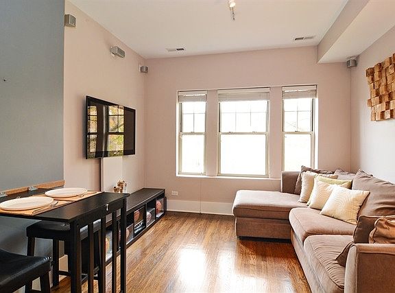 4th image of 3420 N Wolcott Ave #3