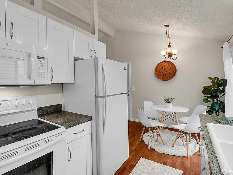 8901 Emerson Pl — Photo 6