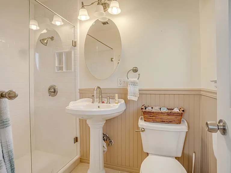 2545 Dewitt Ave — Photo 21