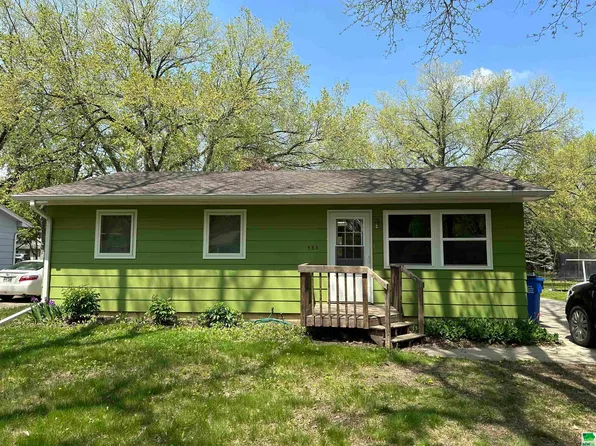533 W Clark St, Vermillion, SD 57069