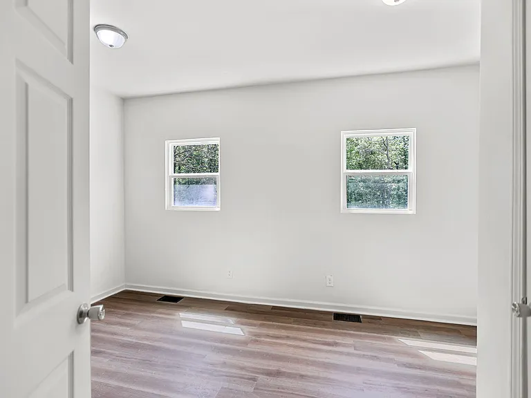 715 Corinth Rd — Photo 23