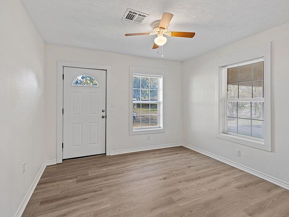 4th image of 810 Gulf St