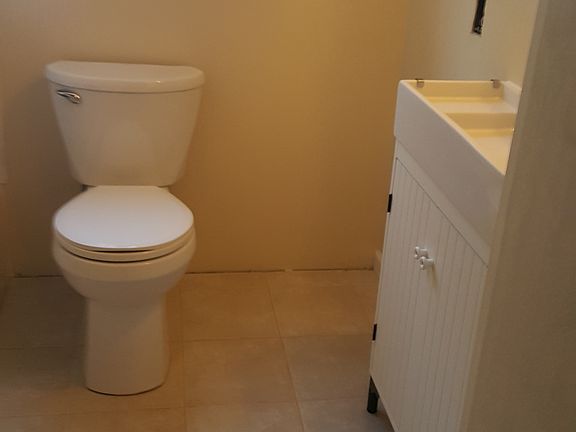 bathroom with ceremic tile