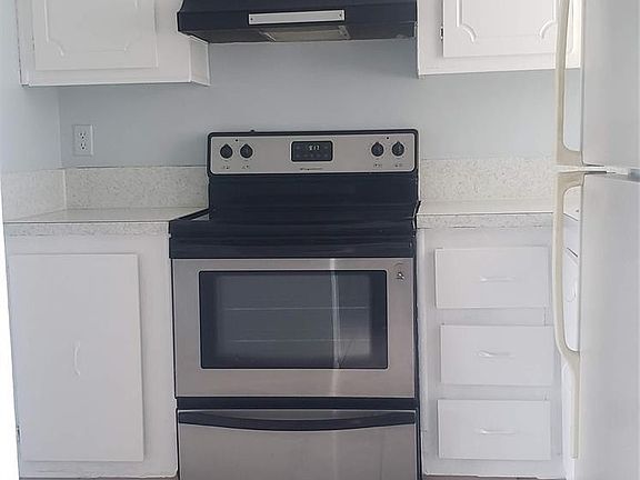 4th image of 3050 E Sunrise Lakes Drive #409
