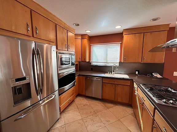 3rd image of 1031 Redmond Ave