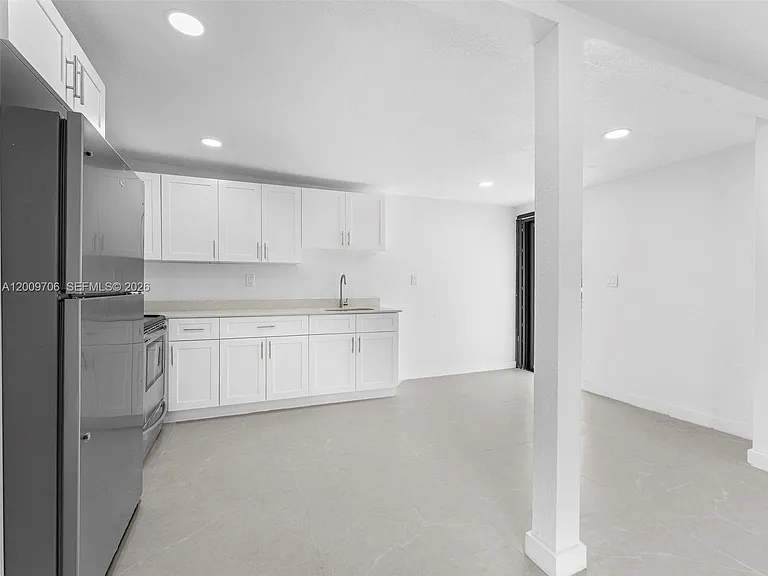 1366 W 29th St #1 — Photo 13