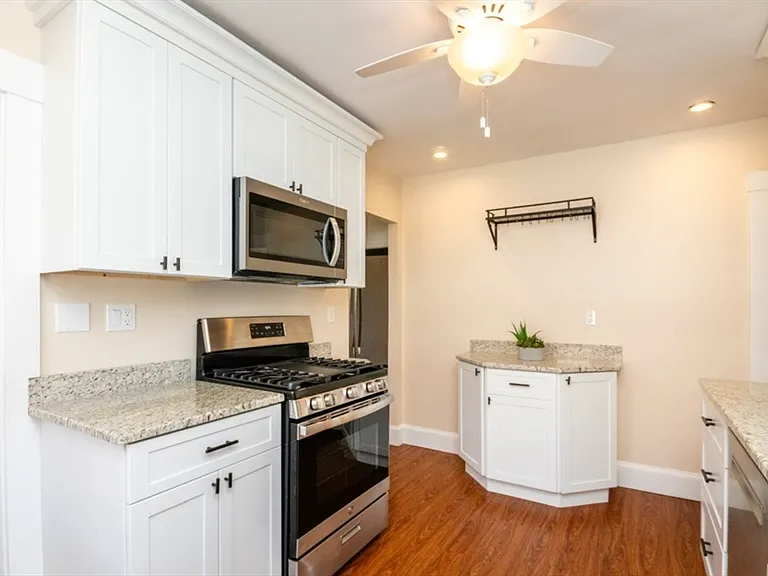 33 Pierce Ave #2 — Photo 8