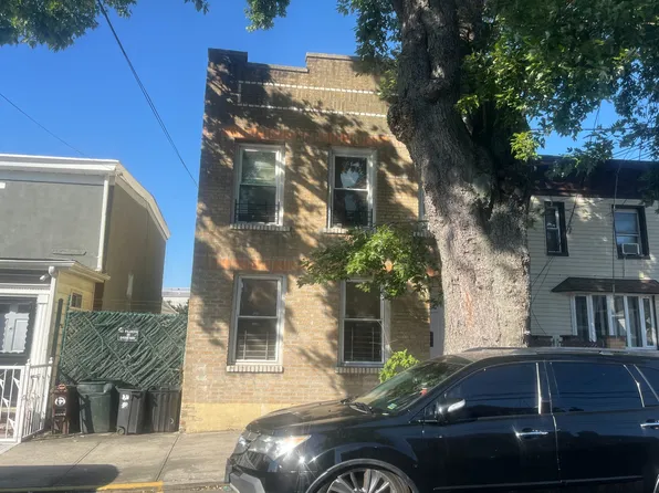 9424 86th St, Ozone Park, NY 11416