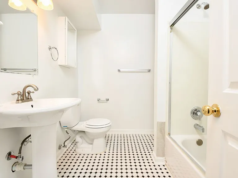 102 Chesterfield Ln #201 — Photo 8