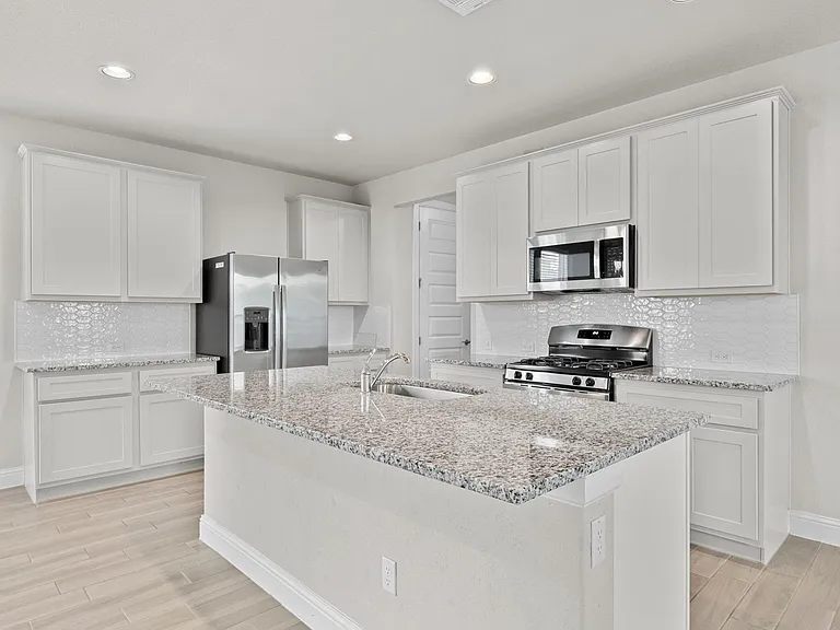 213 Graver St — Photo 3
