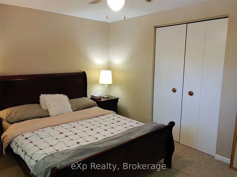 96 Larch St #UPPER — Photo 10
