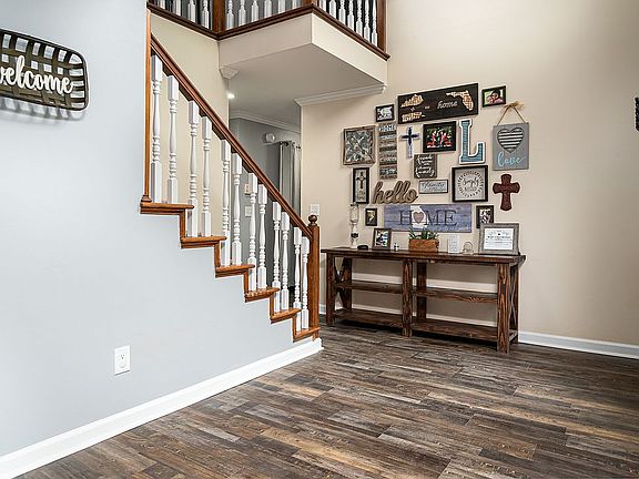 2nd image of 606 Stillwood Dr