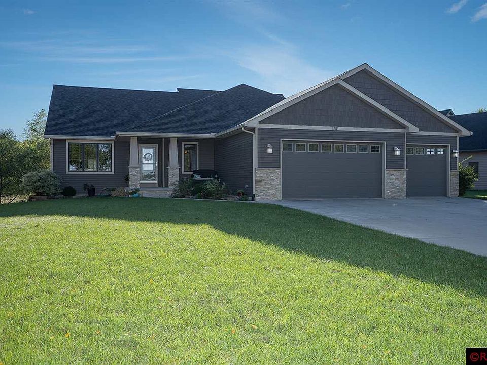 1st image of 137 Creekside Dr