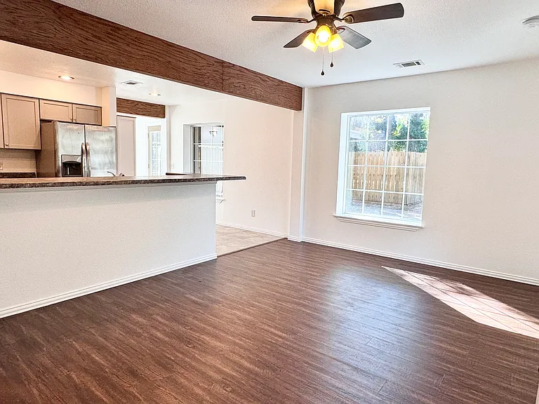 921 Bradleys Bnd — Photo 2