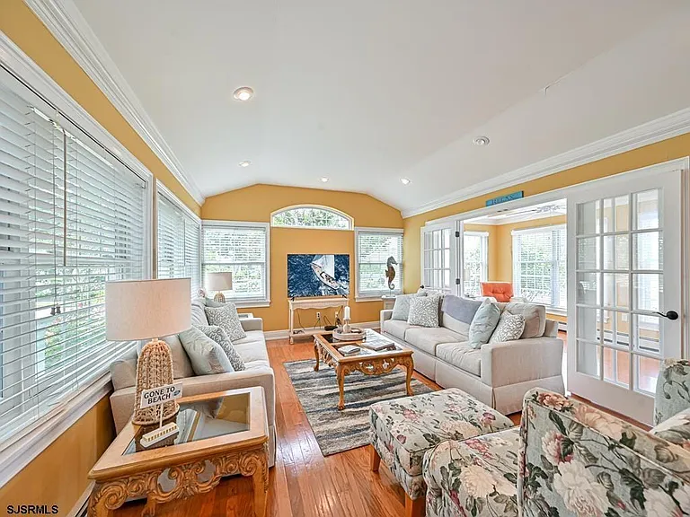 2304 Ocean Ave — Photo 9