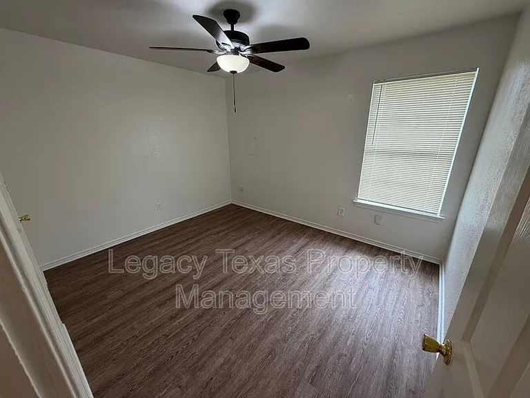 1718 Short St #D — Photo 12