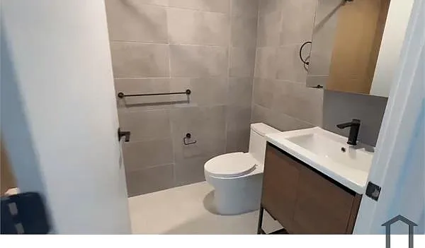 3 bed, 1000 sqft, $3,373 — Photo 2