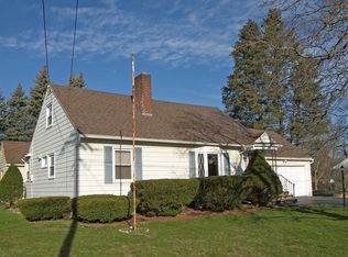 101 Sandra Dr, North Syracuse, NY 13212