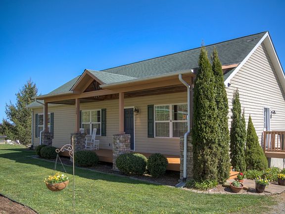 2nd image of 159 Big Flatts Acres Cir